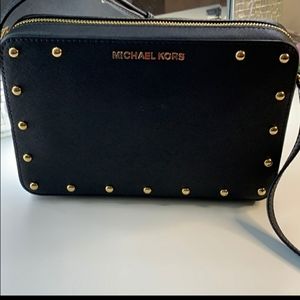 Michael kors cross body